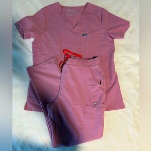 Figs Women's Mauve Scrub Set